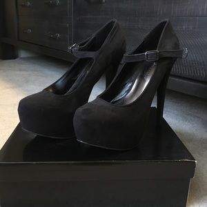 Just fab Nikita shoe in black. Size 9.